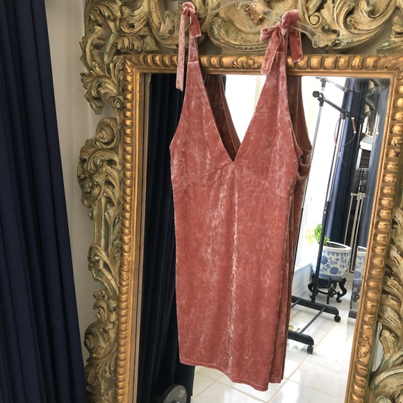 Pink Velvet Plunging Dress - Picture 4 of 7